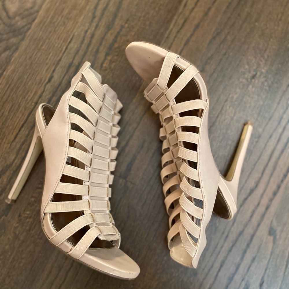 Steve Madden strappy nude shoes